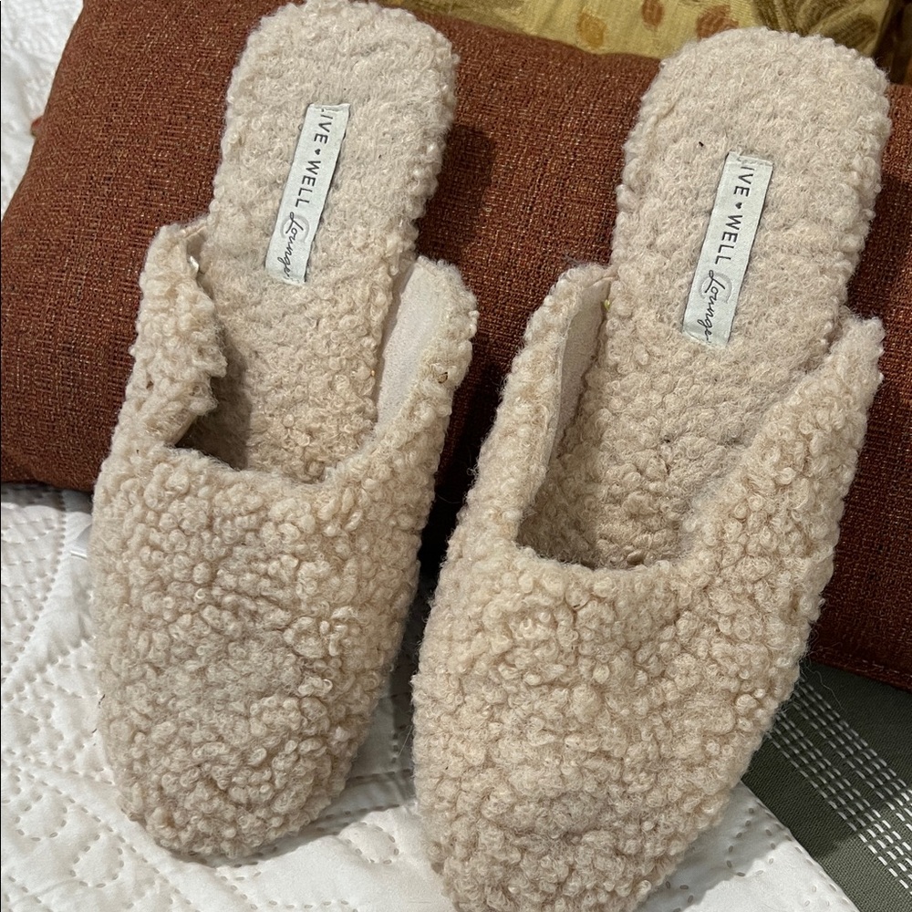 Luxurious Tan Slippers